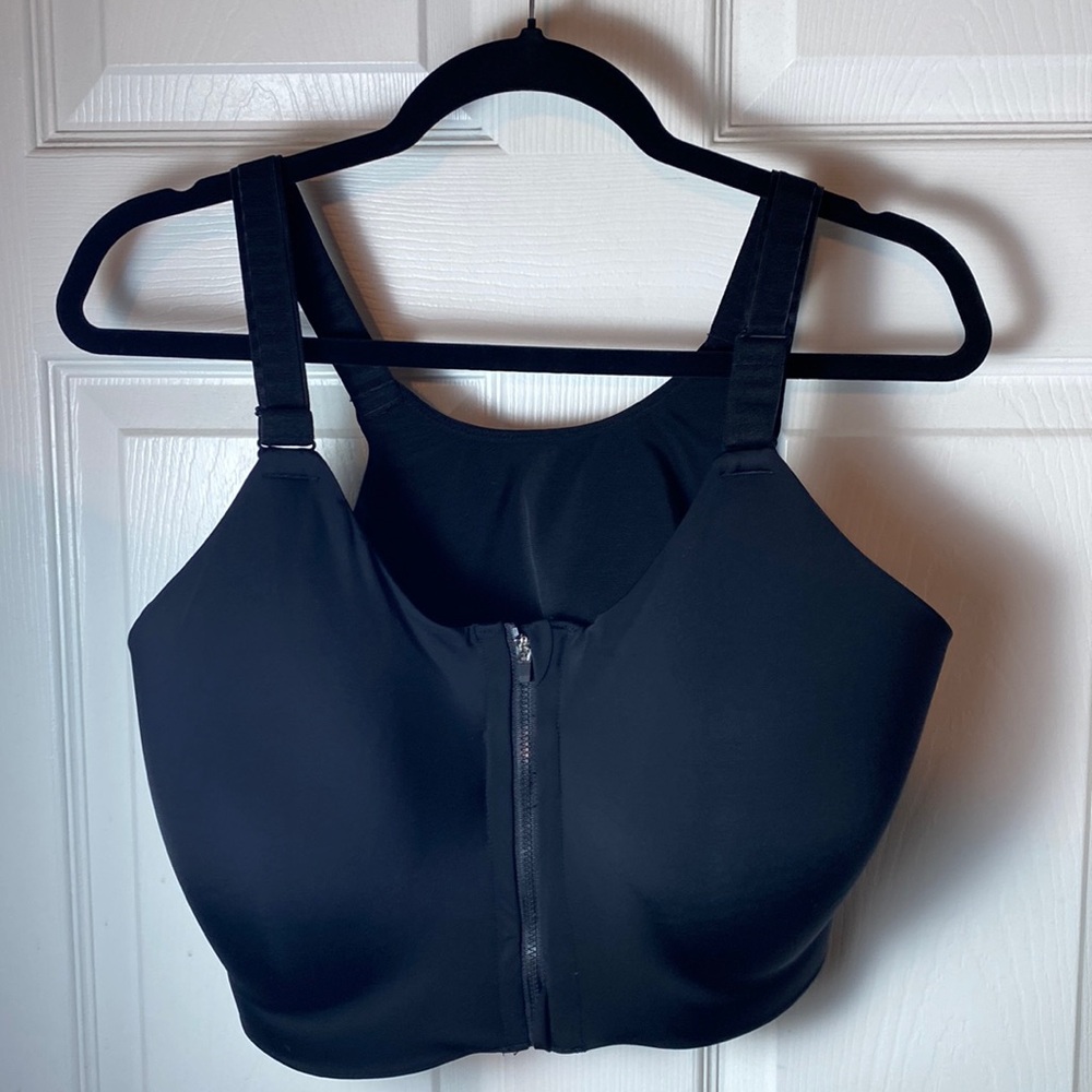 Torrid Active Black Sports Bra Plus Size 42D Front Zipper Wire Free High Impact